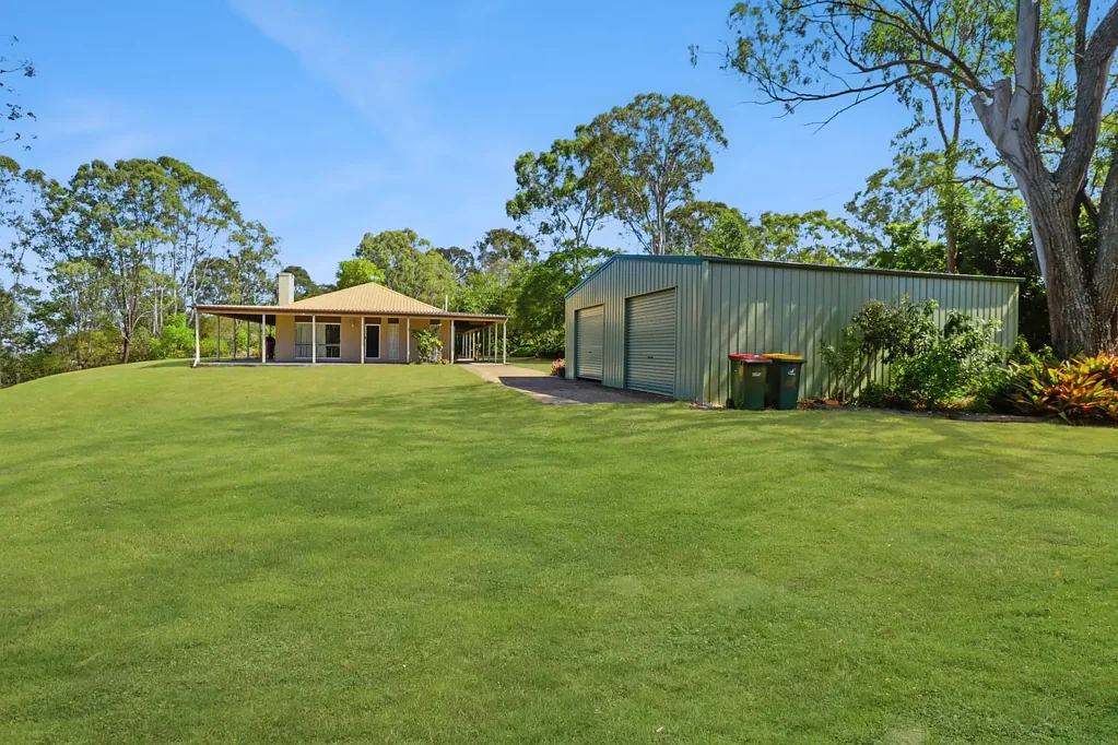 Kooralbyn 3 Bedroom 5.80 Acre Country Life Style, and Views