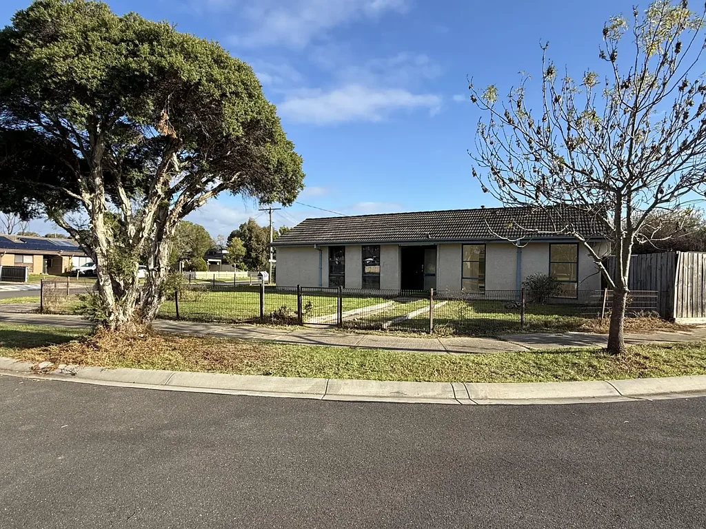 Close to Werribee Plaza!
