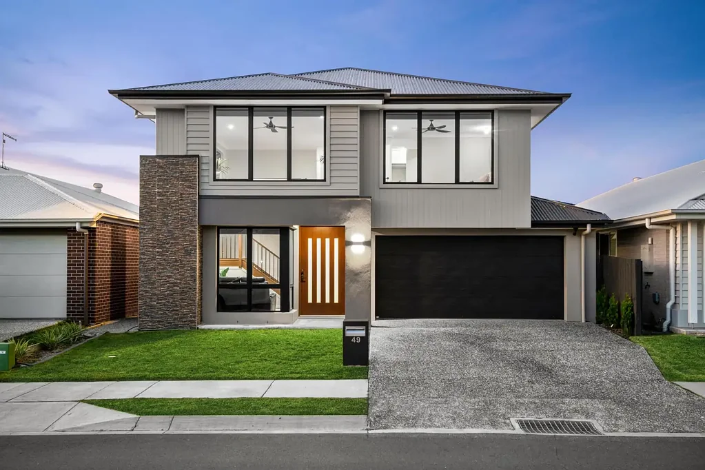 South Ripley 5房  现代家庭住宅，带一楼第五间卧室 + 全浴室  Contemporary Family Home with 5th Downstairs Bedroom + Full Bathroom