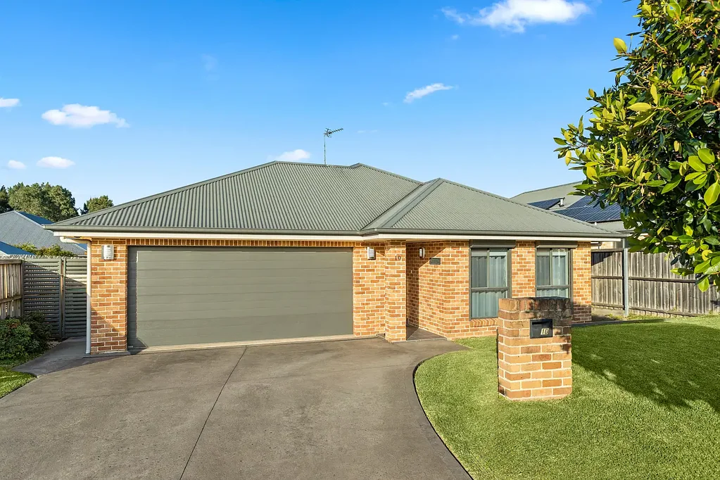 Tullimbar 4房  Spacious Family Living with Versatile Design & Alfresco Appeal