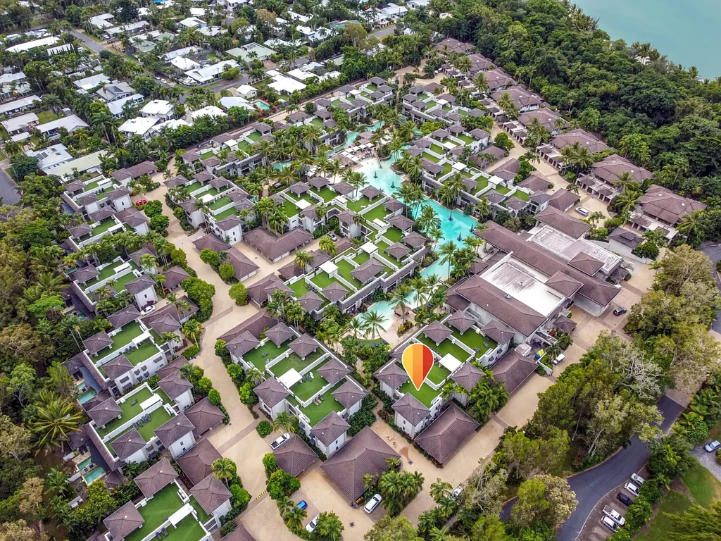 Port Douglas 3chambre 3 X BEDROOM POOL VIEW PENTHOUSE APARTMENT - NEW BATHROOMS & OWN GARAGE..