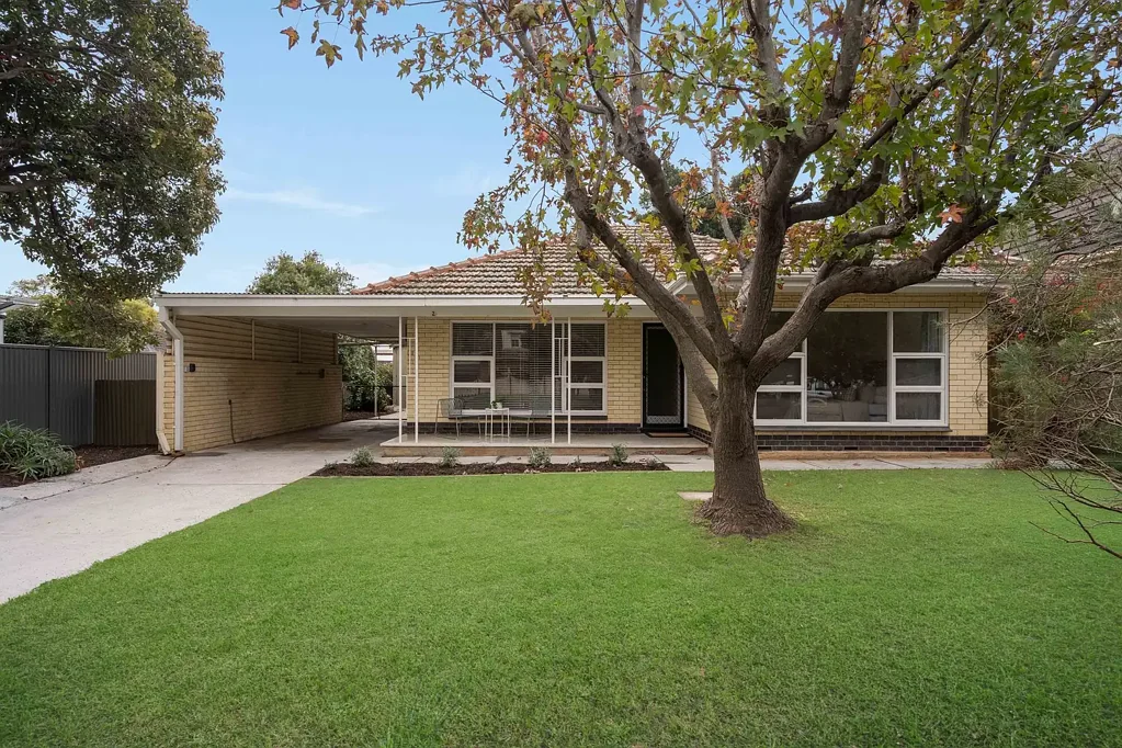 Lower Mitcham 3 Bedroom C1960s Classic, Charming as Ever.