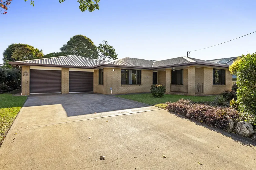Three Bedroom Plus Bonus Rumpus in Kearneys Spring!