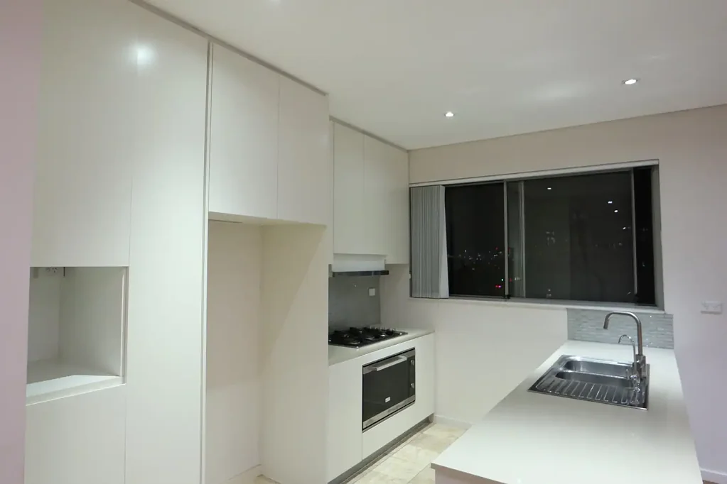 Modern three bedroom apartment with city views in Arncliffe