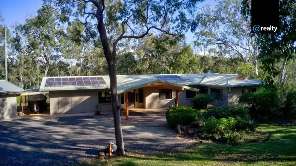 Millstream 4ਬੈੱਡਰੂਮ Beautiful family home full of timber accents and gorgeous sunsets in millstream