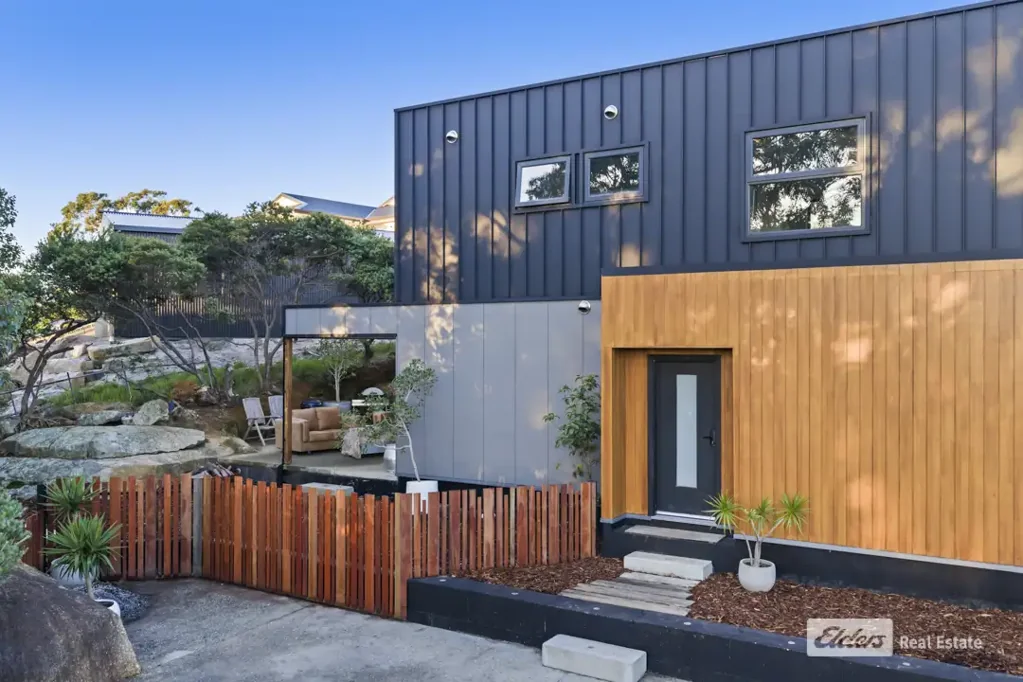 Mount Clarence 3 Bedroom Architectural Stunner In Prime Central Location