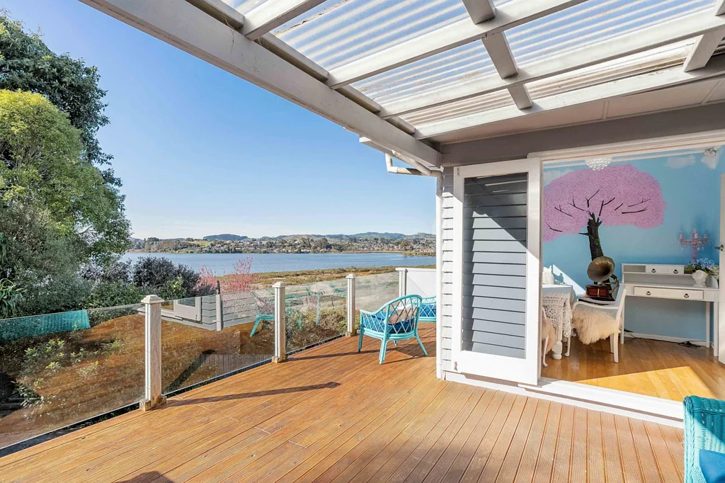 Parkvale 3Moenga Character, Charm & Estuary Views
