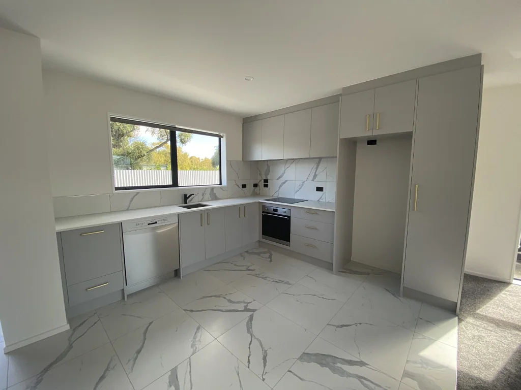 Stylish 3-bedroom townhouse in stylish Woolston.