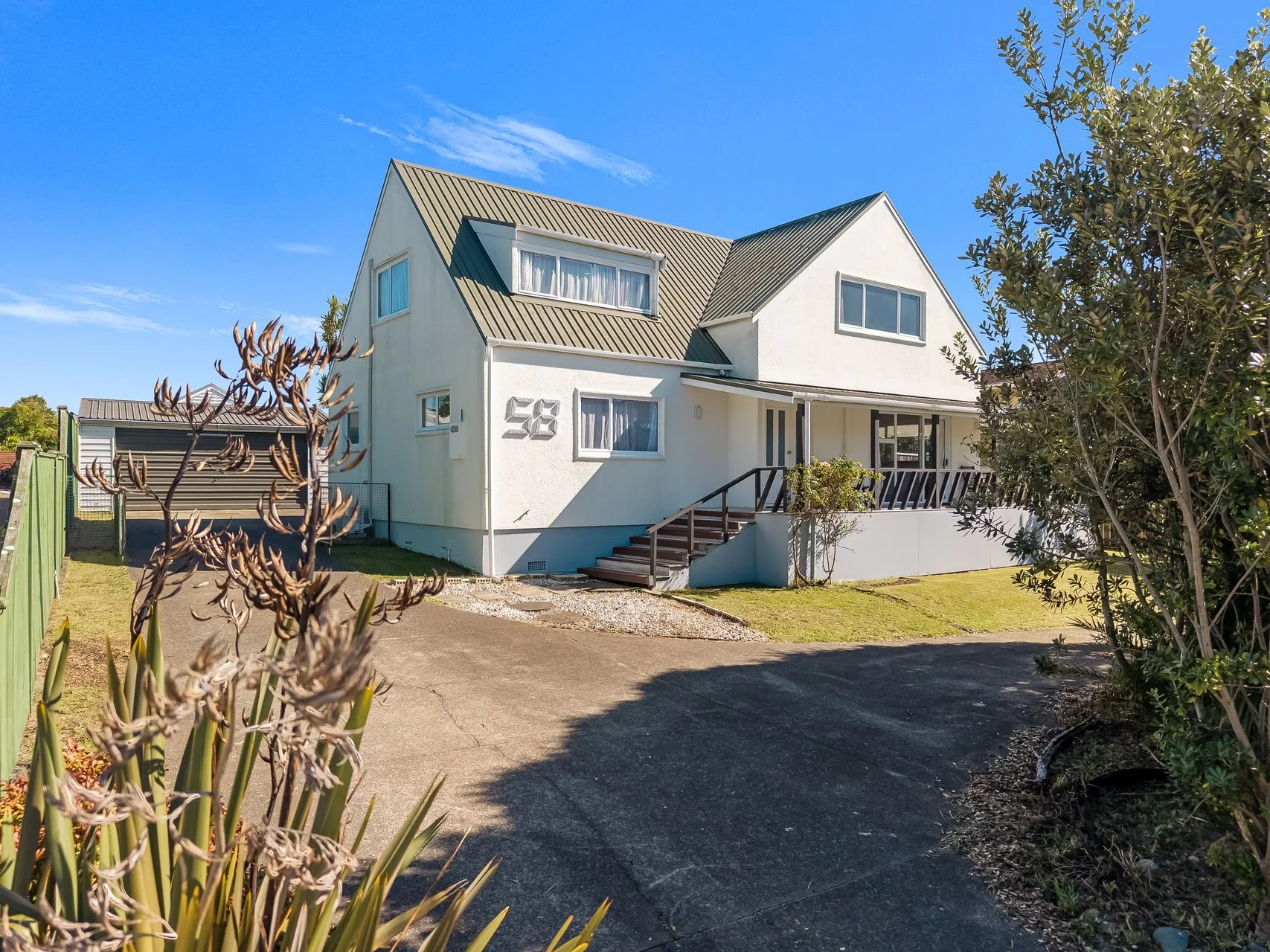 Coastlands 4Kwarto Family Home Minutes from the Beach