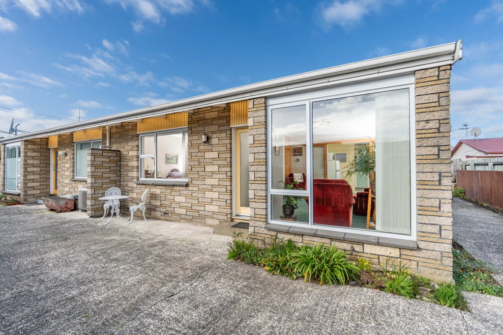 Saint Kilda 2 Bedroom Rare Single Level Living in a Superb Location