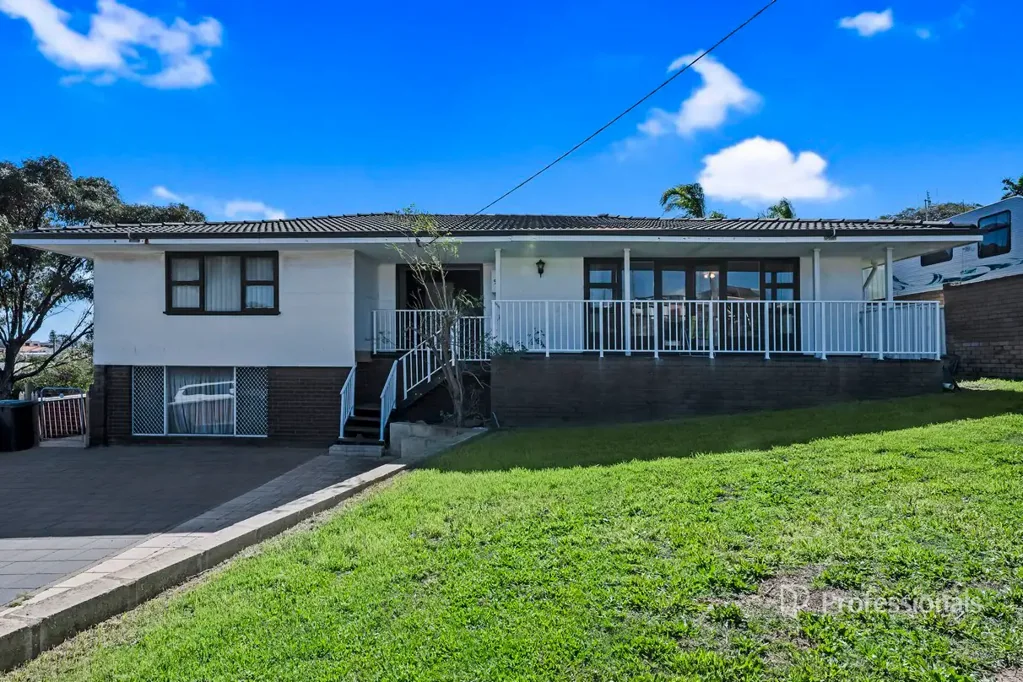Mount Tarcoola 3房  Family Home with Ocean Views in Mount Tarcoola