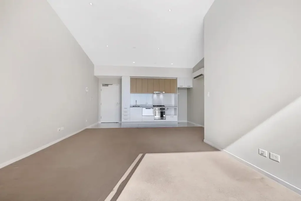 Gorgeous well appointed apartment in Portside Wharf!