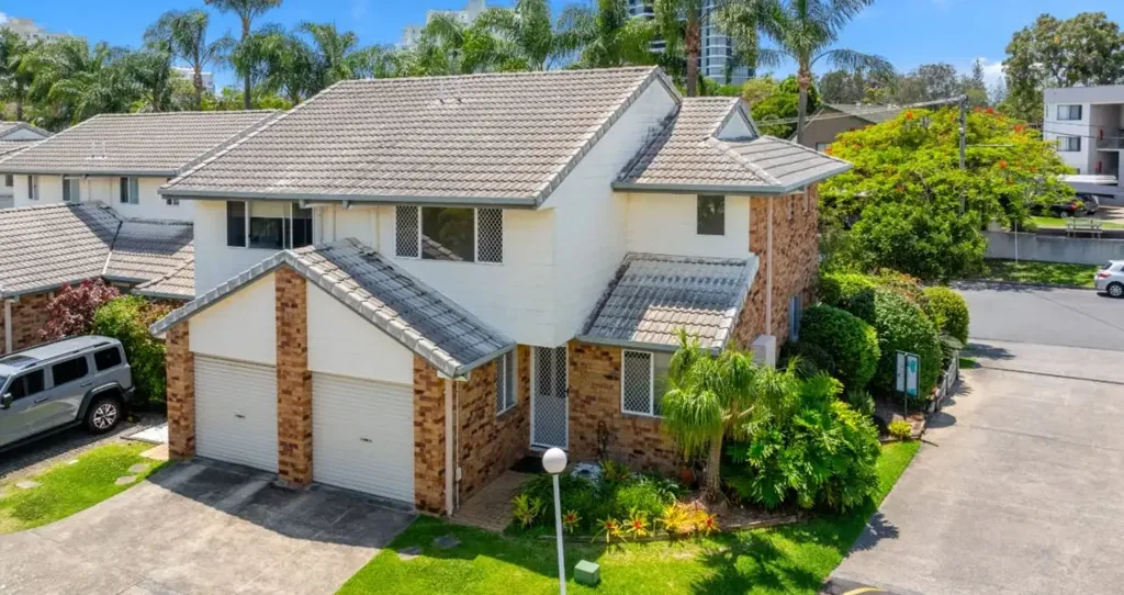 Renovated 3-Bedroom Townhouse in Prime Location