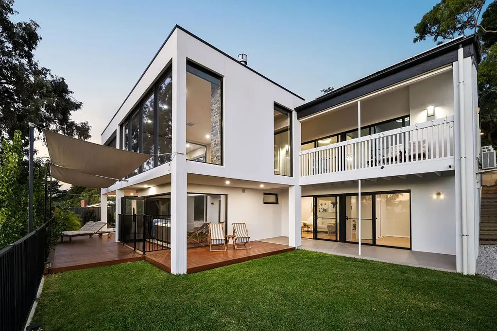 Wattle Park 4房  Heavenly Hillside Retreat with Sweeping City/Coast Views.