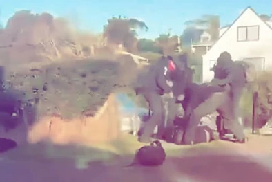 乱了！西区爆发大规模随机打人事件！麦当劳成“重灾区”，女孩被20人重殴