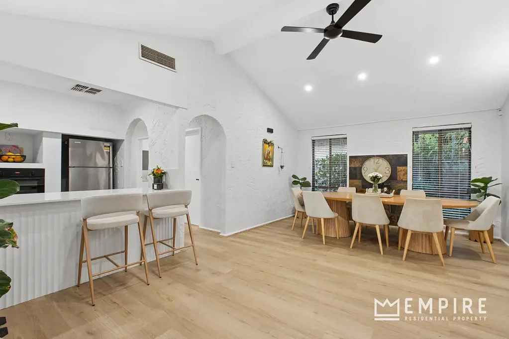 Willetton 4ห้องนอน Renovated Family Entertainer in a Prime Location!