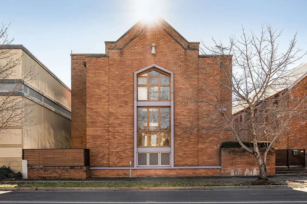 Lithgow 5Zimmer From Pews to Prestige – Divine Living Meets Business Opportunity
