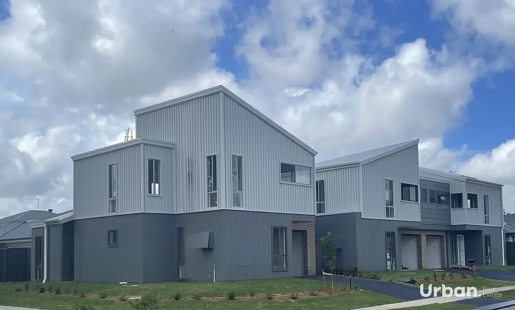 Architect designed Super Spacious Terrace home in Prime Boolaroo Location available for lease