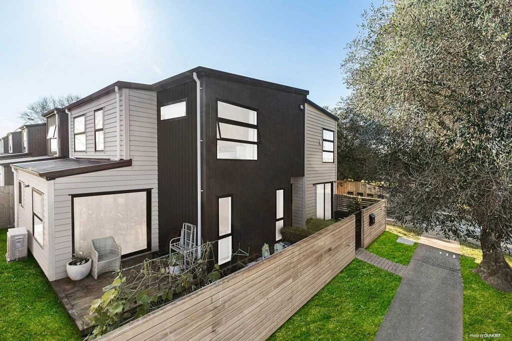 Manurewa 5房  Standalone Elegance with Space for All
