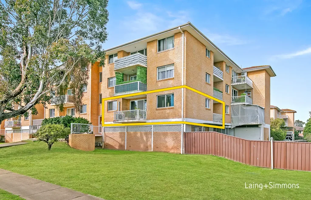 Mount Druitt 2 Slaapkamer North-facing dual-balcony apartment enjoys a corner first-floor position