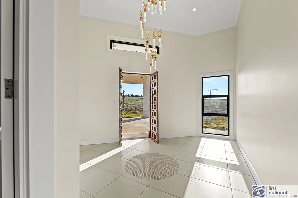 Expansive 7-Bedroom Luxury Residence!
