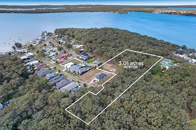 Sunshine Three acre property close to lakeside