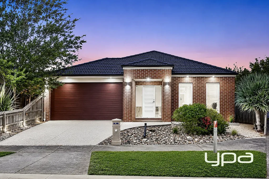 Point Cook 4房 宽敞的家庭娱乐者，带有罕见的额外车辆住宿 !! Spacious Family Entertainer with Rare Additional Vehicle Accommodation !!