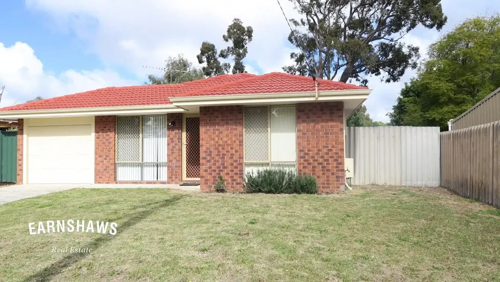 Well-Located Home Suited to Couples or Small Families