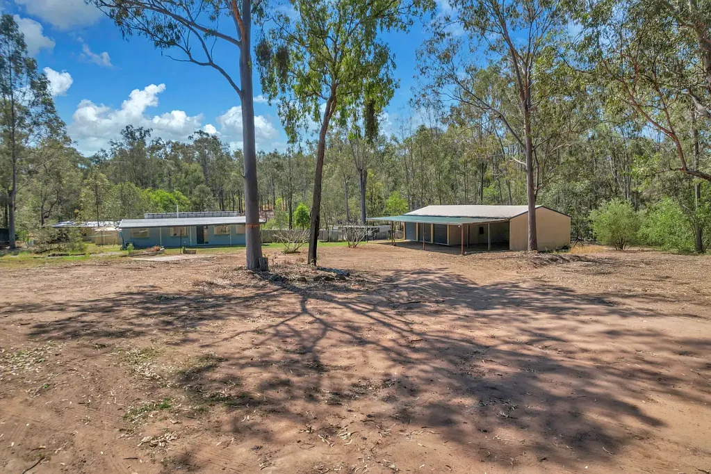 Country Living, Quality Renovations & Don't Forget the Massive Shed!!