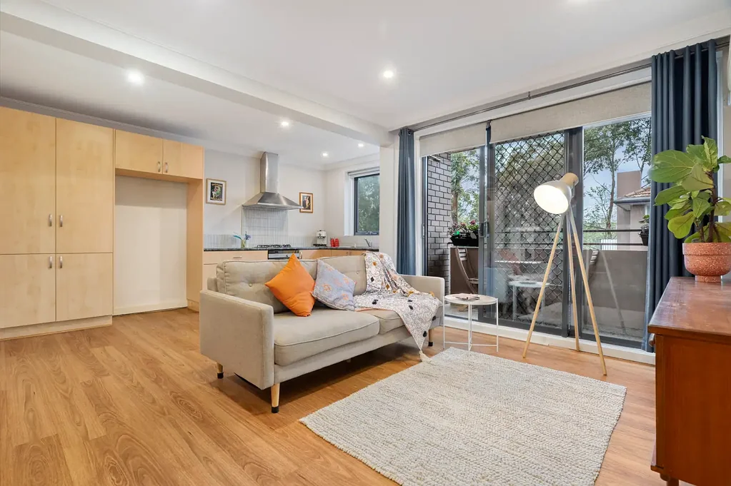 Prahran 2ห้องนอน Spacious, Stylish, Adjacent to Lumley Park and in Close Proximity to Chapel Street