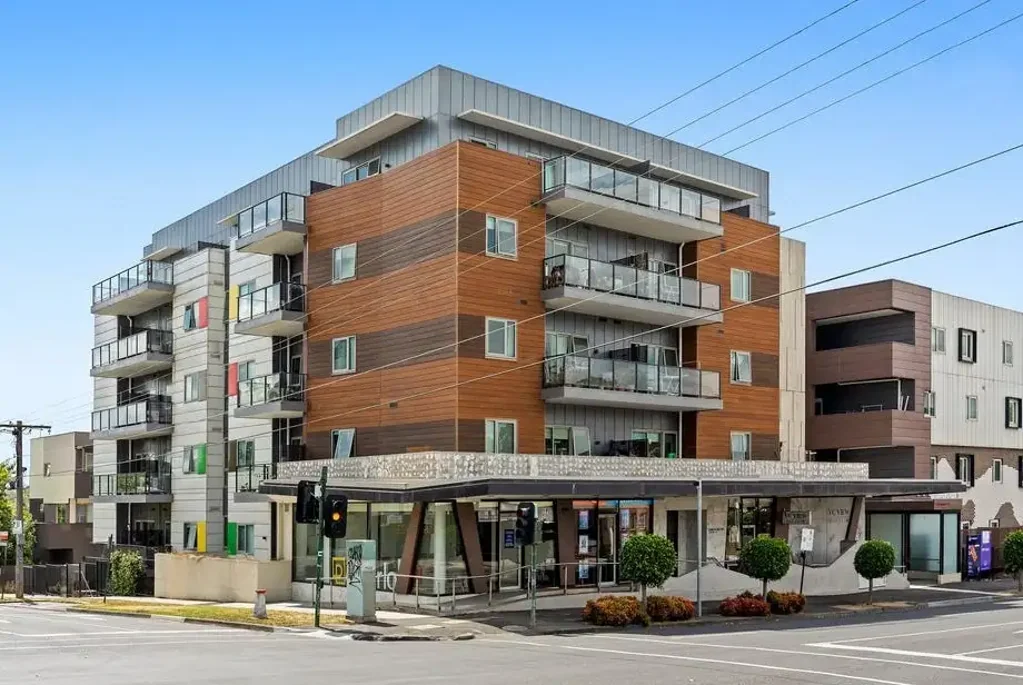 ULTRA MODERN APARTMENT IN THE HEART OF BOX HILL