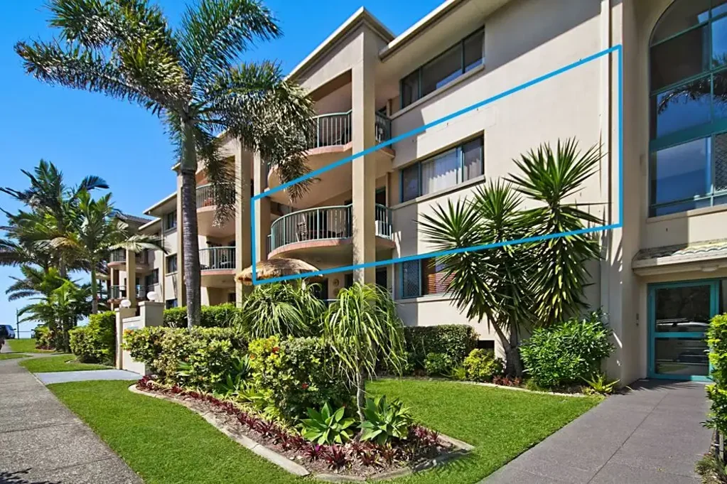LIFE AT THE BEACH - STYLISH FURNISHED APARTMENT