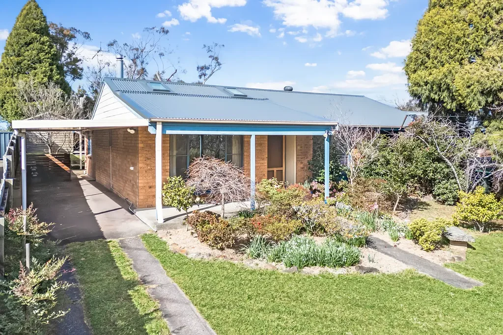 Leura 3ਬੈੱਡਰੂਮ Charming, Updated Home with Studio on a Generous Block