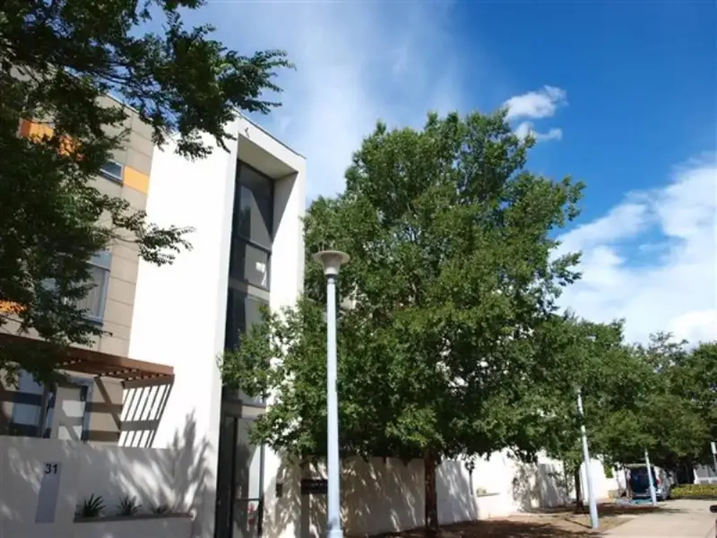 Spacious Two Bedroom Ensuite Apartment in Gateway