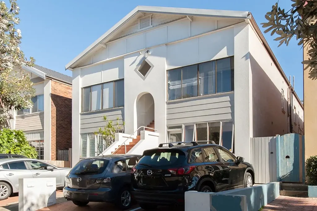 SPACIOUS, 3 BEDROOM APARTMENT IN FANTASTIC LOCATION