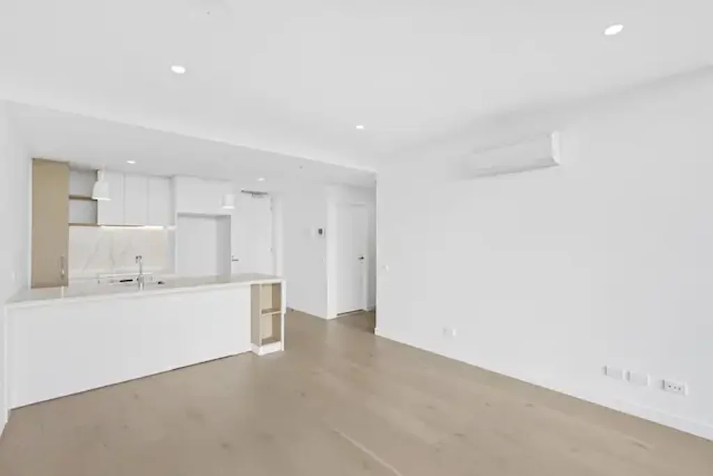 Contemporary Carnegie Living, Spacious 2 Bedroom with Ensuite & Secure Parking