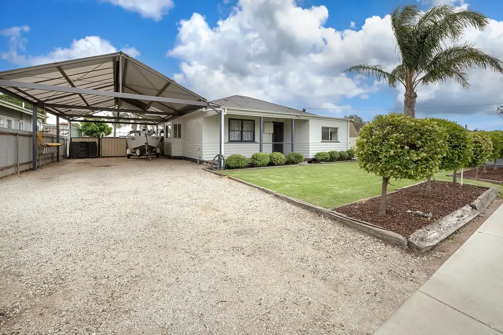 Swan Hill 3房  Beautifully Updated Home with Exceptional Entertaining Space
