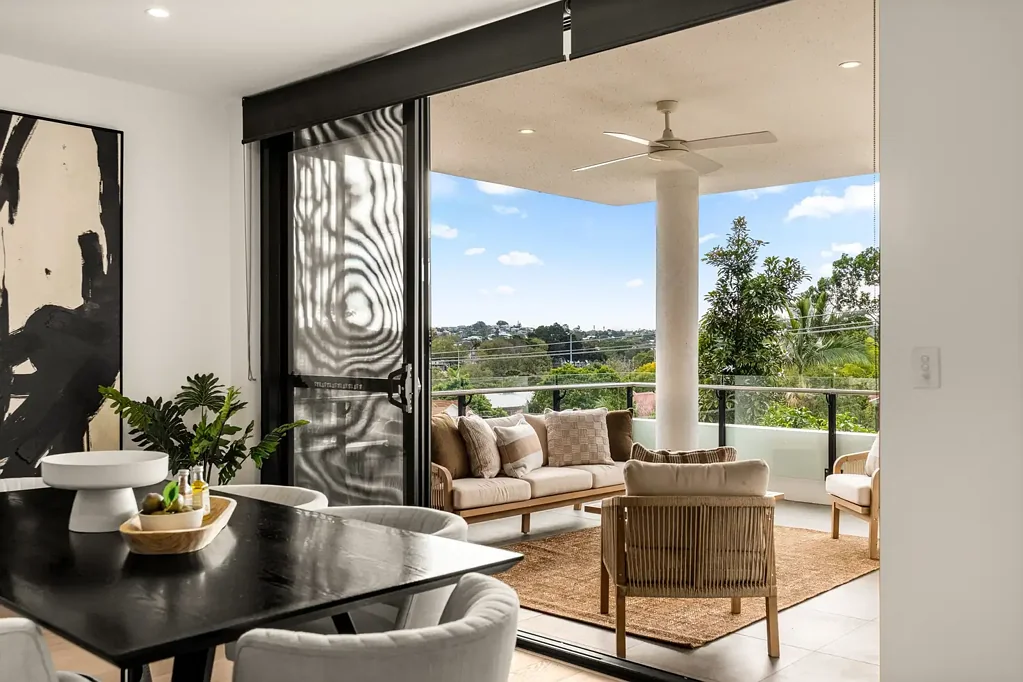 Auchenflower 3 Bedroom Spacious and light-filled apartment with a great aspect