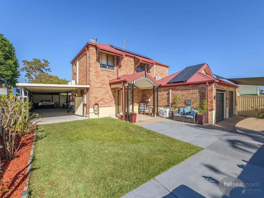 Coombabah 4房  EXCEPTIONAL LIFESTYLE OPPORTUNITY WITH VERSATILE ENTERTAINING SPACES