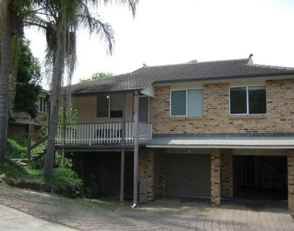 3 BEDROOM UNIT - CLOSE TO UNI