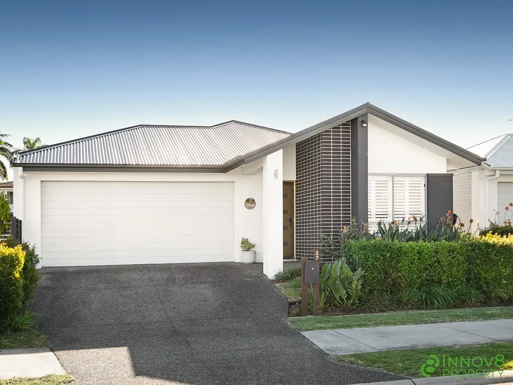 Strathpine 4房  低层家庭住宅，拥有耀眼的内饰、高端装修及众多额外设施！ Low-Set Family Residence With Dazzling Interiors, High-End Finishes & Extras Galore!