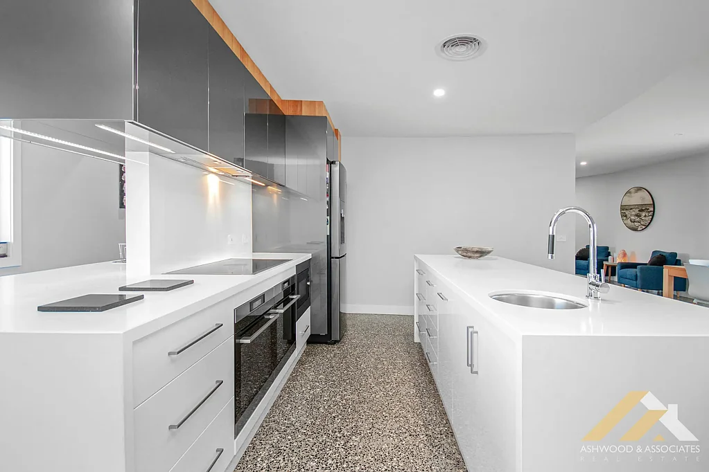 65 Wakefield Tce, Wy Yung, VIC 3875