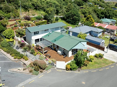 Tawa 4 Bedroom 300+SQM SUNNY CITY-END SURPRISE
