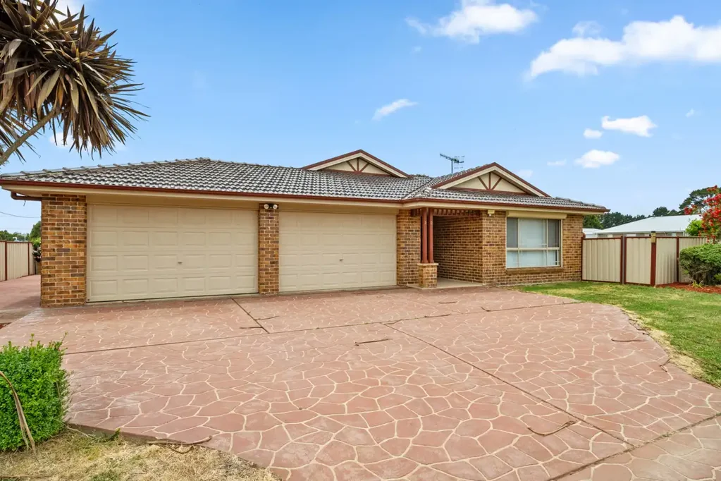Crookwell 4 Bedroom HIGH RETURN INVESTMENT!