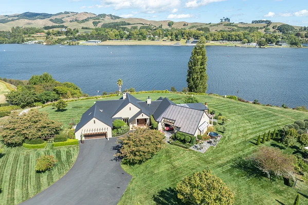 Karapiro  An Exceptional Lakeside Sanctuary