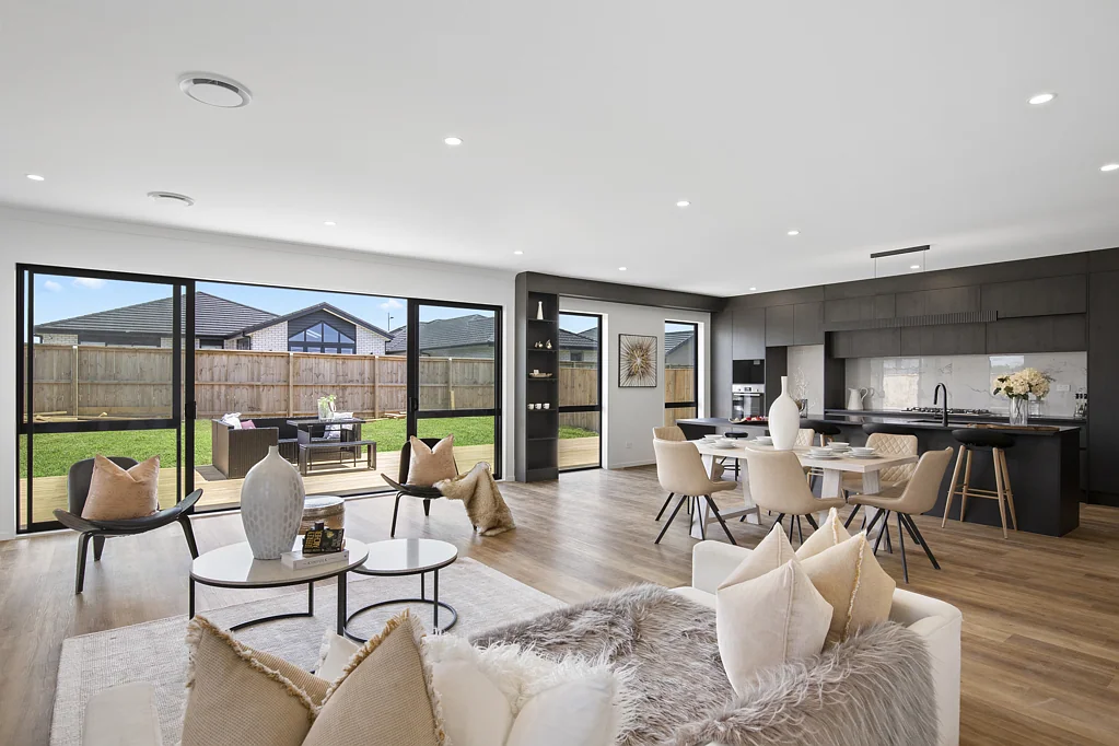 Clarks Beach 4房  Brand New Executive Home Awaits