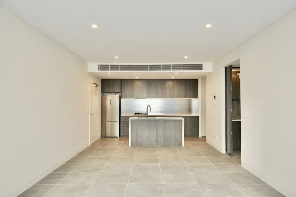 One-bedroom plus study apartment with terrace in Grand Park