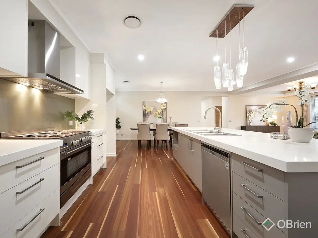 Hughesdale 5બેડરૂમ A Statement in Single-Level Luxury & Grand Proportions
