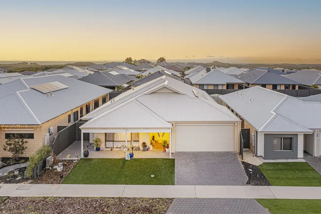 12 Luminous Crescent, Eglinton, WA 6034