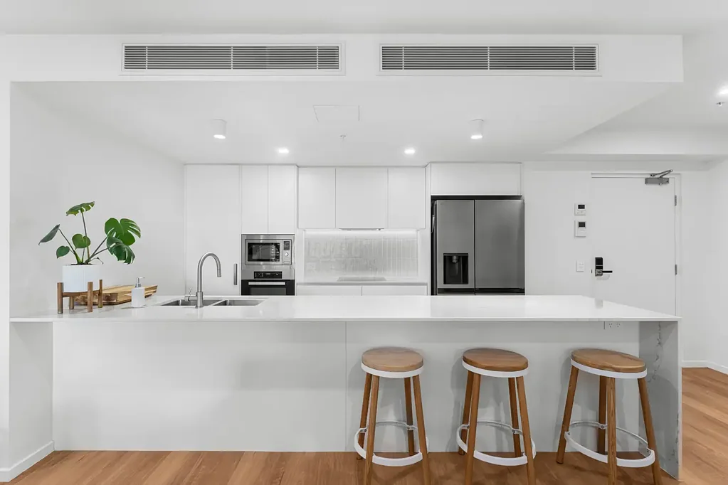 Maroochydore 3房  Waterfront Elegance on Bradman Avenue